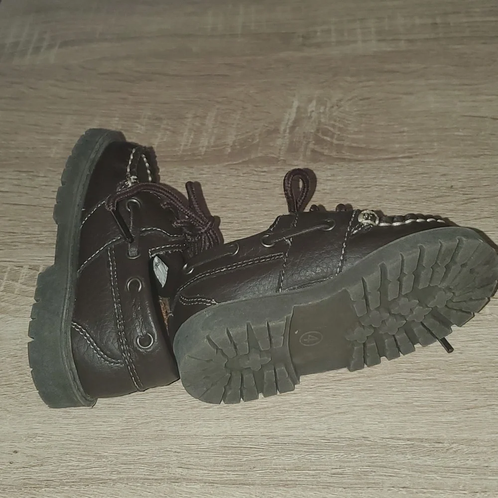 Cherokee toddler boat shoe. 4